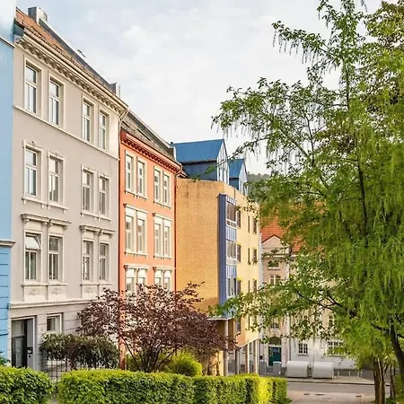 Dinbnb I Characteristic Townhouse With Bathtub Appartamento Bergen